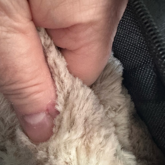 Luxurious Gray Faux Fur Throw Blanket - Picture 6 of 7